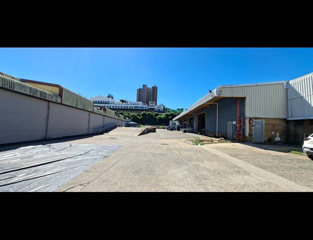 1,934M² WAREHOUSE TO LET IN SPRINGFIELD PARK